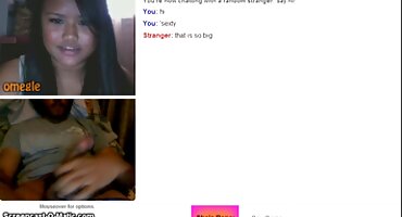 Chica desnuda y su novio con gafas se divierten en la señoras maduras culonas webcam