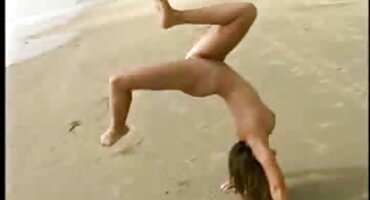 El señoras culonas cachondas hombre le dio un sabor de agujeros a la morena cachonda en medias