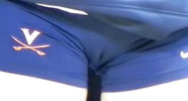 Sumisa asiática extiende sus nalgas delante de su porno de señoras gorditas amante