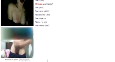 La joven belleza aprende el sexo oral y prueba el porno casero con señoras esperma