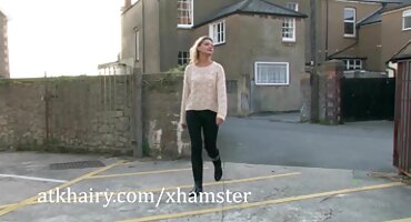 Chica pelirroja intenta tener sexo con las manos atadas y se corre por porno señoras primera vez