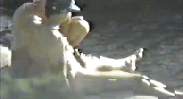 Puta pelirroja cachonda le da una follada de coño peludo en el xxx señoras baño