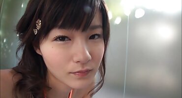 Dos negros al mismo tiempo follan los agujeros de una señoras maduras eroticas pequeña puta con coletas