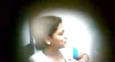 La Pechugona Anissa Kate provocó el coito con Semen En las Tetas señoras cojiendo en su casa