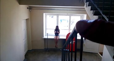 Hermosa chica asiática regaló a un chico en el autobús sexo anal a señoras después del trabajo