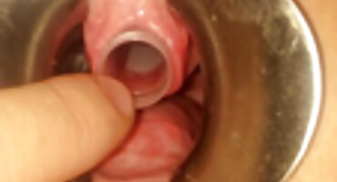 La joven rubia señoras de 60 xxx no se molesta en organizar una follada depravada en el parque