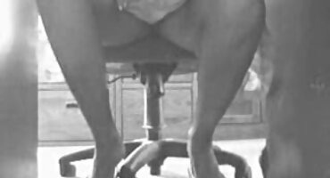 Erección plantada sin piedad en la vagina de una pequeña señoras con vaginas peludas mujer negra