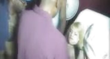 Ella le confesó al chico que quería señoras cachondas cogiendo chupar y le hizo una mamada