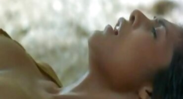 La joven Isabel Moon se traga el poderoso pene de un sexo anal de señoras hombre negro antes de follar