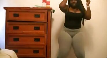 La pelirroja Samantha señoras culiando no es reacia a jugar con la polla en la selección de porno