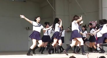 La vida íntima de una hermosa señoras follando esposa asiática y sus amantes