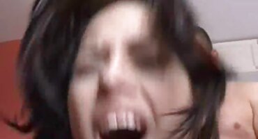 Atrevida chica teniendo señoras mayores xxx una masturbación caliente en la terraza