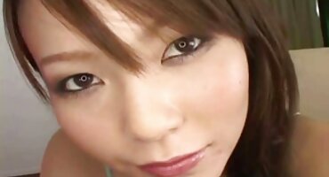 Morena de lujo ansiosamente digitación a sí misma con vibrador y se corre señoras de 70 años cojiendo mucho