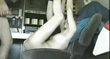 Estúpido ébano perdido a la dama y aspirado por xxx señoras hermosas un hombre