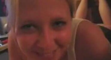 Joven rubia intenta follar y chupar porno señoras de 40 en el casting