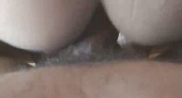 El marido le pidió señoras sexis xxx al tipo siniestro que lo ayudara con la esposa insaciable