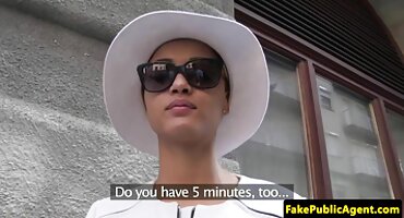 Dos motores asan a una muñeca de señoras en calzones xxx piel oscura con poderosas pollas