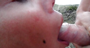 La hija quería acariciar la polla de su padre con la xxx señoras tetonas boca y follarlo activamente