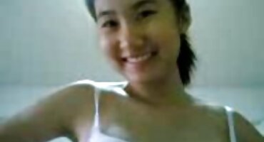 La esposa chupa perezosamente la polla de su marido y espera a sexo duro con señoras que aparezca un delicioso semen