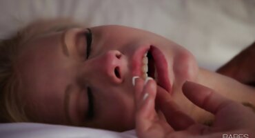 Esposa de edad da masaje de próstata y porno culonas señoras acaricia la polla del marido