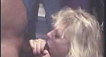 Hermosa ébano muestra una hermosa xxx de señoras polla en el casting