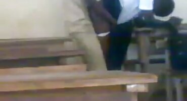 Joven rusa presenta a señoras de 40 años porno un chico con su coño peludo