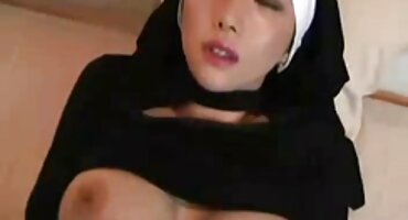 La señoras en webcam chica chupó violentamente la polla del chico en el vestidor