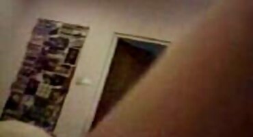 La morena terminó de masturbarse en la bañera y señoras adultas cogiendo se entregó al tipo