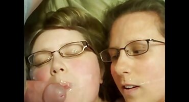 Emocionado por comer un plátano y quería señoras con fontaneros follar