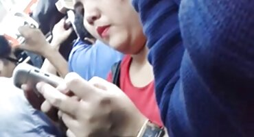 Joven morena cojiendo señoras ricas se retiró con una camioneta y comenzó a aparearse