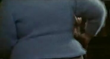 Nena pelirroja señoras culonas porno hace deporte en topless