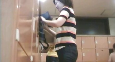 Jovencita obligada a ser follada en señoras tragando semen el apetitoso culo