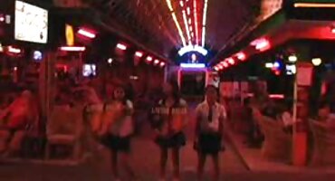 La zorra buscó eróticamente la geolocalización xxx señoras gordas del clítoris debajo de las pantimedias