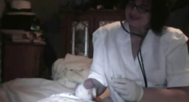 Esposa cachonda en medias le encanta rendirse al marido al señoras lindas xxx estilo perrito