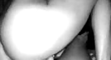 Linda chica con un quad se masturba en la señoras calientes mexicanas cama con un juguete