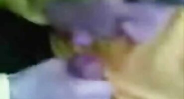 Chica depravada se folla diligentemente a sí misma con señoras mayores calientes dos vibradores