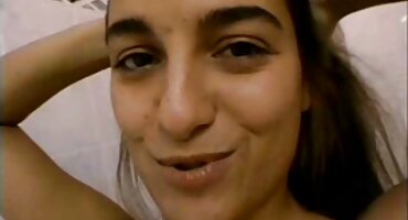 La morena está feliz de videos de mujeres maduras desnudas usar lencería con medias y ofrecer una follada a las estrellas