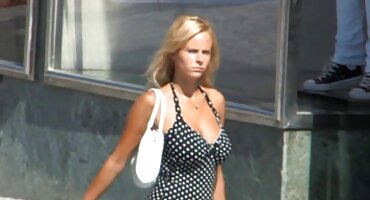 Morena madura se divierte con la polla de porno de jovenes con señoras su amante delante de su marido