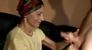 Barriga de mujer joven gorda señoras casadas follando arrugada mientras folla su entrepierna mojada