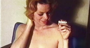 Ella miró con videos porno de señoras culonas franqueza al novio y comenzó a chupar el pene