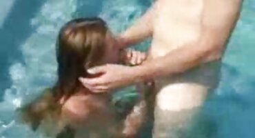 Chico diligentemente tiene dos perras maduras porno de señoras en sexo grupal