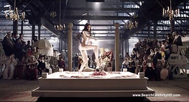 Hermosa asiática en medias señoras mexicanas masturbandose de red se masturba muy bien en una silla de playa