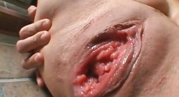 Mamá llegó con señoras mexicanas calientes su hijo al campo e hizo el amor en la cocina