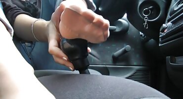 Médico pervertido videos porno de señoras grandes se inclinó sobre el paciente para masturbarse por una búsqueda sexual