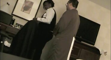 Chica de ébano se desnudó señoras casadas infieles mexicanas frente a un chico blanco y le hizo una mamada