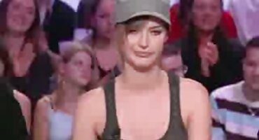 Perra traviesa se masturba señoras infieles maduras frente al espejo en la cámara