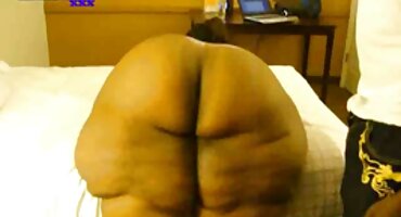 Vistiendo ropa interior de lujo y haciendo señoras maduras xnxx anal con un hombre negro