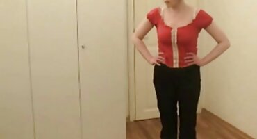 Sensual morena enmascarada hace una mamada profunda en primer videos de señoras cachondas plano