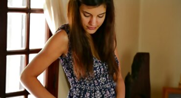 Rubia tetona está lista para divertirse con señoras con jovenes xxx el pene de su pareja