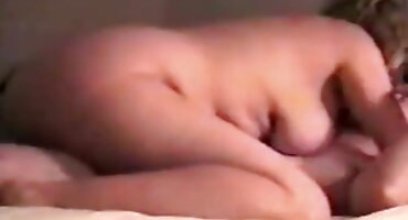 Jugosa ninfómana saborea señoras fornicando masivamente la eyaculación caliente y prueba el semen